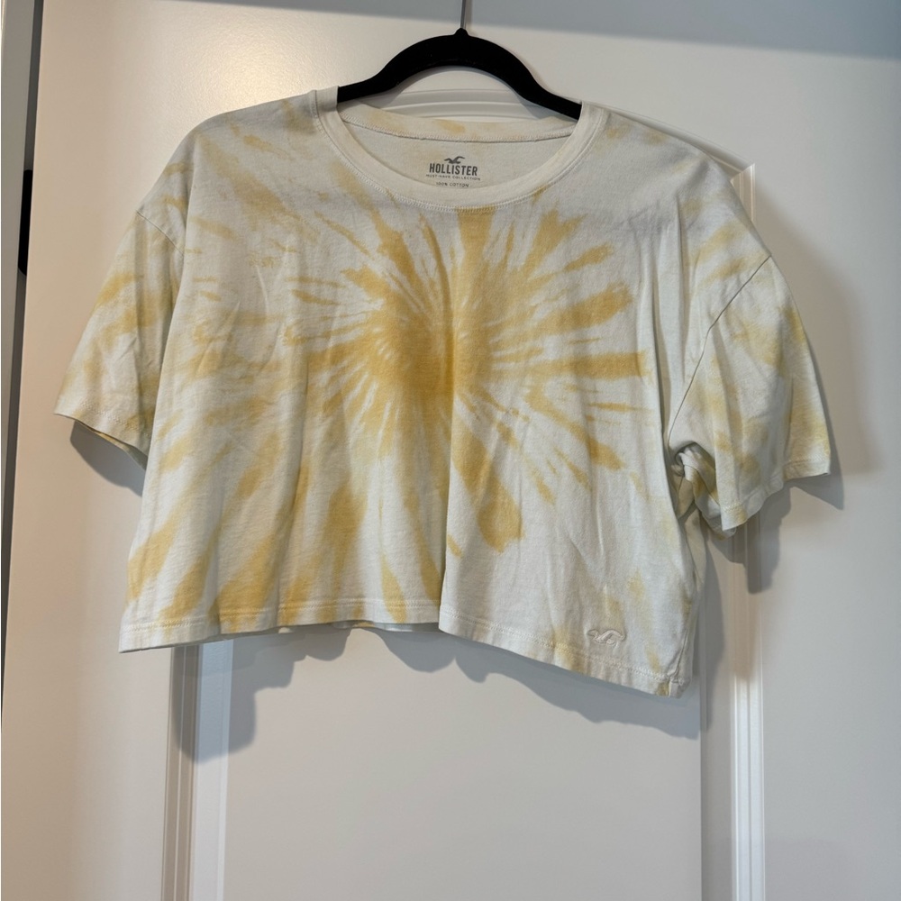 Hollister Women's White and Yellow Tie-Dye Cropped Tee